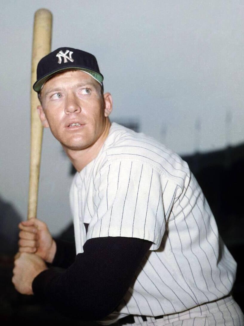 Heritage Auctions Sells 1952 Topps Mickey Mantle PSA 8 for $520,000 — Vintage Market Defies Modern Correction